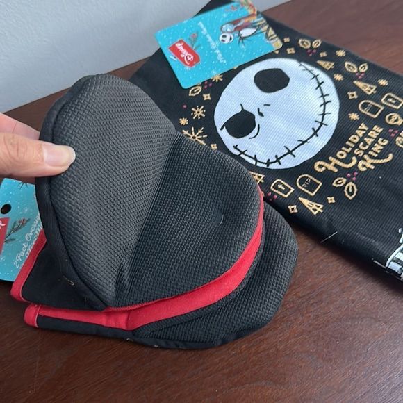 Disney The Nightmare Before Christmas kitchen towels and mitts - Picture 5 of 7